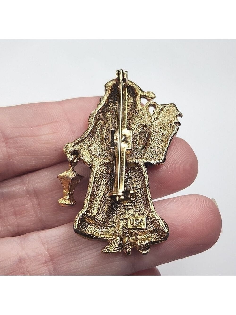 Vintage Signed USA Santa Gold Tone Christmas Articulated Enamel Brooch - Picture 9 of 9